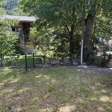 Agreable 3 Pieces Avec Jardinet, Proche Du Centre Apartment